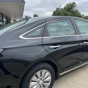 HYUNDAI SONATA HYBRID SE - 9