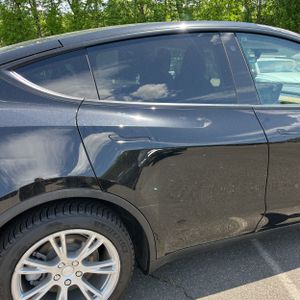 TESLA MODEL Y LONG RANGE - 9