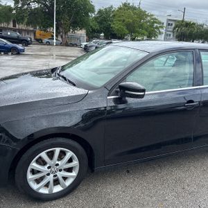 VOLKSWAGEN JETTA SE - 2