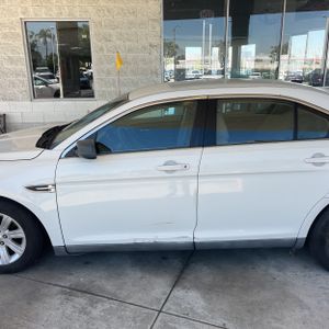 FORD TAURUS SE - 4