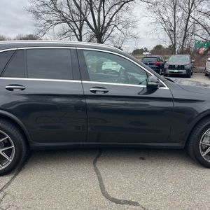 MERCEDES-BENZ GLC - 10