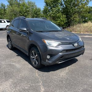 2017 Toyota RAV4 XLE — миниатюра 12
