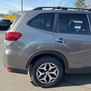 SUBARU FORESTER PREMIUM - 9