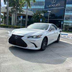 صورة 1 لـ 2024 Lexus ES 300H BASE