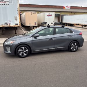 HYUNDAI IONIQ HYBRID SEL - 3