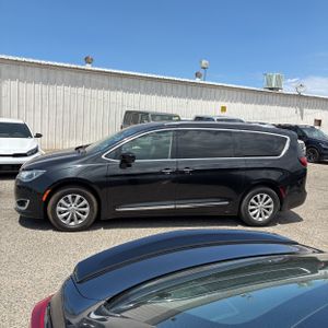 2020 Chrysler PACIFICA TOURING L photo 3