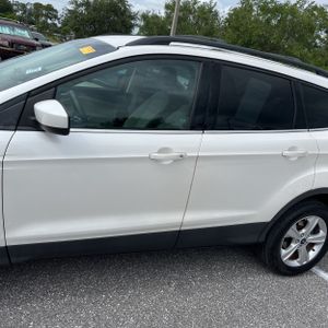 FORD ESCAPE SE - 4
