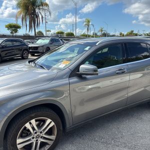 صورة 2 لـ 2018 Mercedes-BENZ GLA