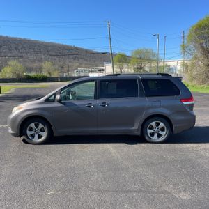 TOYOTA SIENNA - 3