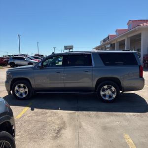 CHEVROLET SUBURBAN PREMIER - 3