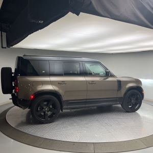 صورة 10 لـ 2024 LAND Rover DEFENDER 110 P400 X-DYNAMIC SE