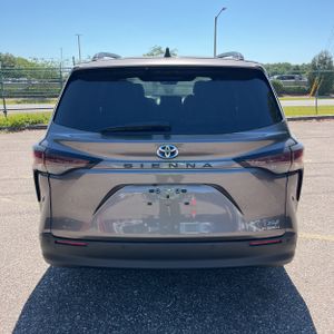 TOYOTA SIENNA - 7