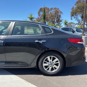KIA OPTIMA LX - 6