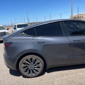 TESLA MODEL Y LONG RANGE - 9