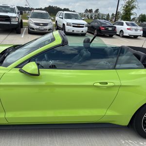 FORD MUSTANG ECOBOOST PREMIUM - 4