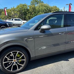 2019 Porsche CAYENNE E-HYBRID — фото 2