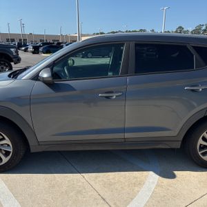 HYUNDAI TUCSON SE - 4