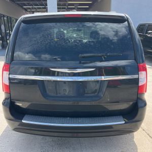 CHRYSLER TOWN AND COUNTRY TOURING - 7