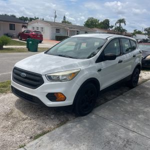 FORD ESCAPE S - 1