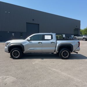 2025 Toyota TACOMA TRD OFF ROAD — фото 3