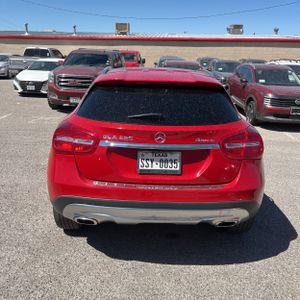 MERCEDES-BENZ GLA - 7