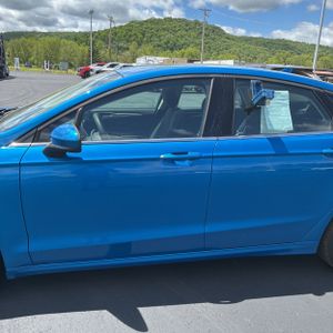 FORD FUSION SE - 4