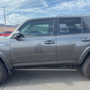 صورة 4 لـ 2015 Toyota 4RUNNER SR5