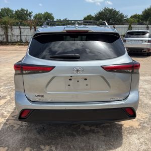 صورة 7 لـ 2021 Toyota HIGHLANDER XLE