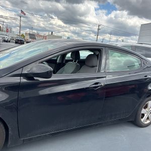 HYUNDAI ELANTRA GLS - 4