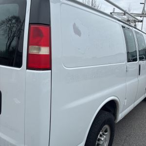 CHEVROLET EXPRESS 2500 - 9