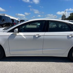 FORD FUSION SE - 4