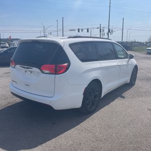 CHRYSLER PACIFICA TOURING L PLUS - 8