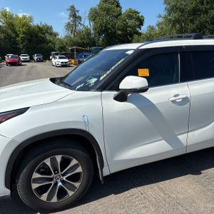 2021 Toyota HIGHLANDER XLE 照片 2