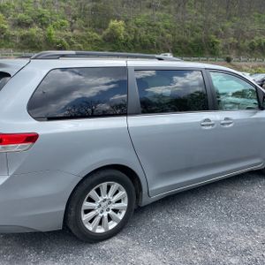 TOYOTA SIENNA - 9