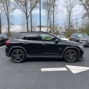 MERCEDES-BENZ GLA - 10