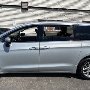 CHRYSLER PACIFICA TOURING L - 4