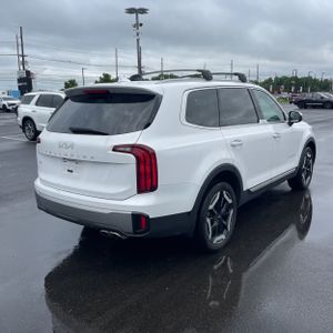 2024 KIA TELLURIDE S photo 8