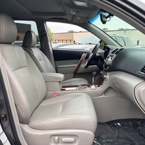 2013 Toyota HIGHLANDER LIMITED — миниатюра 32