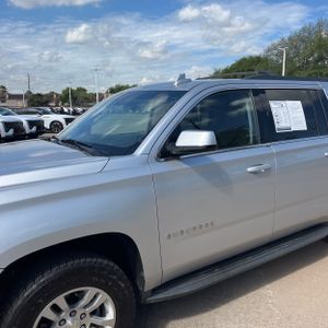 CHEVROLET SUBURBAN LT - 2