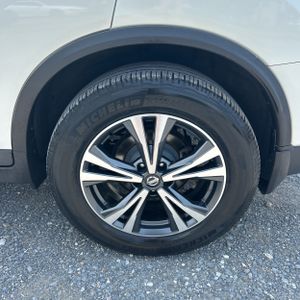 2017 Nissan ROGUE SL — миниатюра 18