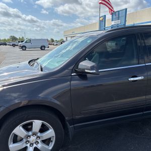 CHEVROLET TRAVERSE LT - 2