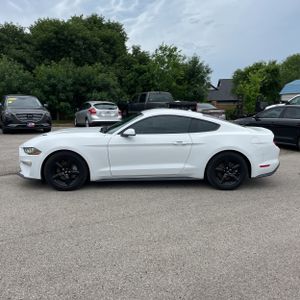 FORD MUSTANG ECOBOOST - 3