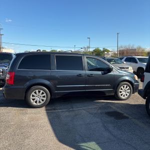 CHRYSLER TOWN AND COUNTRY TOURING - 10