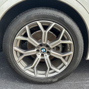 صورة 19 لـ 2020 BMW X7 XDRIVE40I