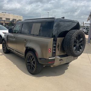 صورة 5 لـ 2023 LAND Rover DEFENDER 110 X-DYNAMIC SE