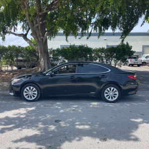 صورة 3 لـ 2014 Lexus ES 300H BASE