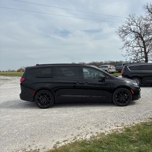 CHRYSLER PACIFICA LIMITED - 10