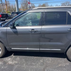 FORD EXPLORER XLT - 4