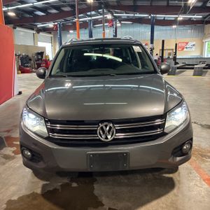 VOLKSWAGEN TIGUAN 2.0T S - 10
