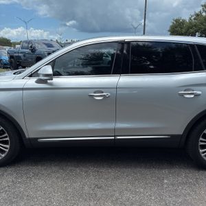 صورة 4 لـ 2017 Lincoln MKX RESERVE